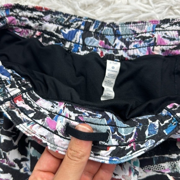 Lululemon Hotty Hot Short II (Long 4") Culture Clash Multi Black / Black - Picture 2 of 6